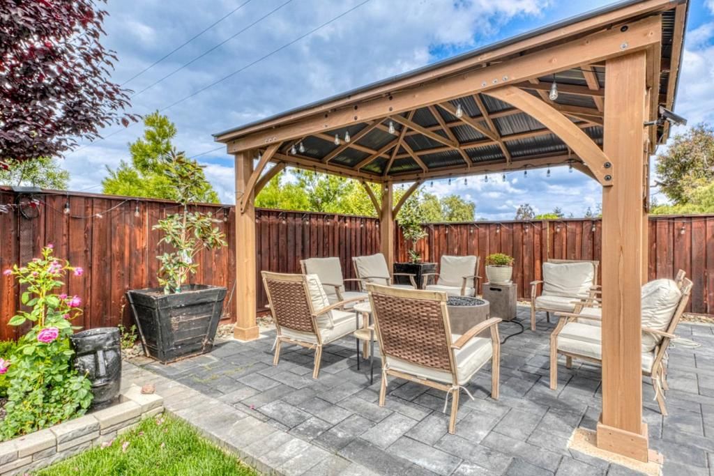 Image 62 of property listing at Address unavailable.