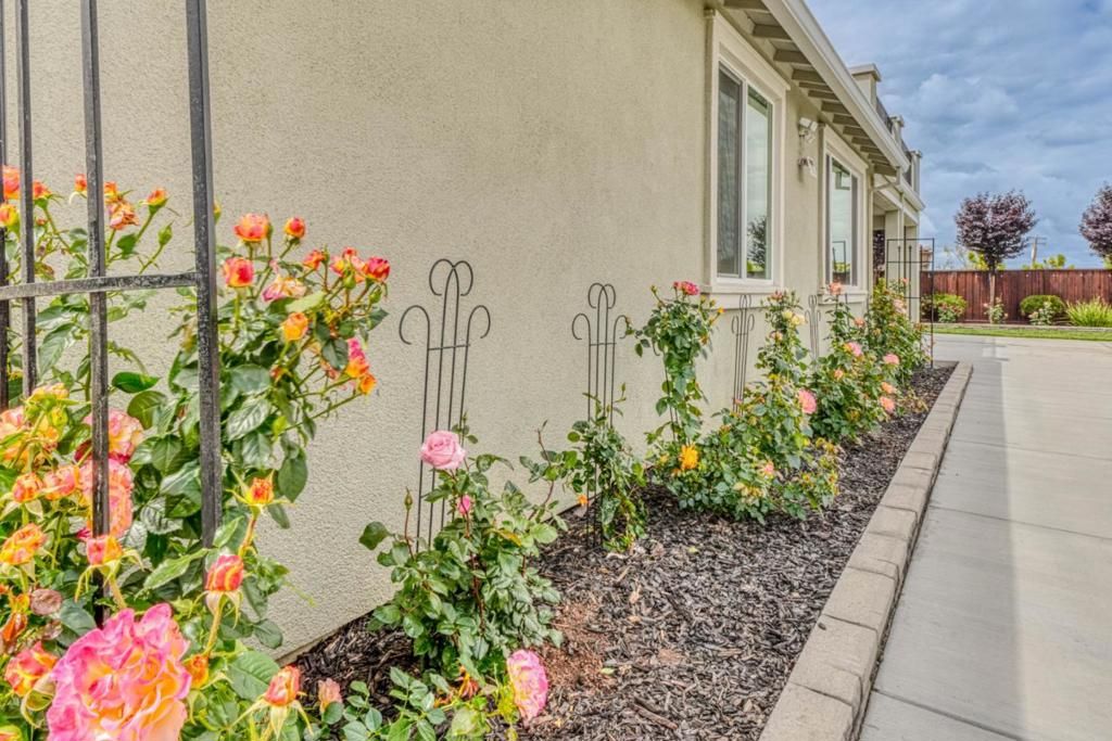 Image 65 of property listing at Address unavailable.