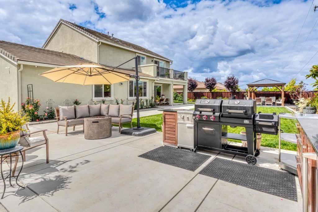 Image 67 of property listing at Address unavailable.