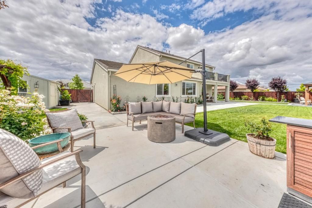 Image 68 of property listing at Address unavailable.