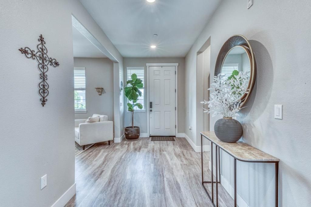 Image 7 of property listing at Address unavailable.