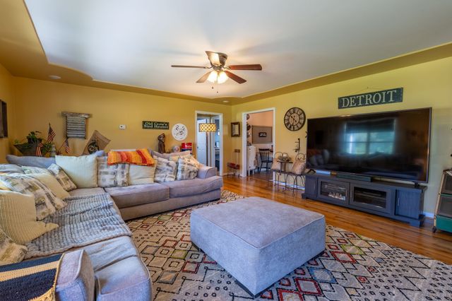 97 Brace Loop, Summertown, TN 38483