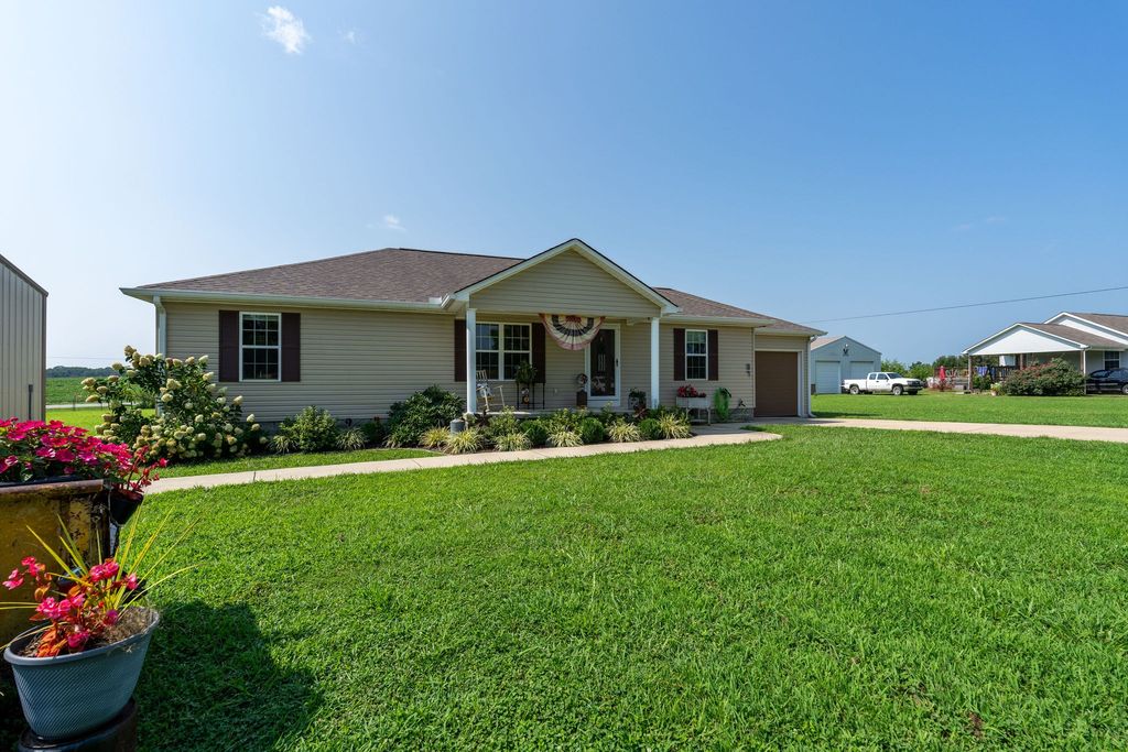 97 Brace Loop, Summertown, TN 38483