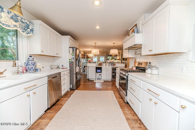 103 Cobblestone Court, West End, NC 27376