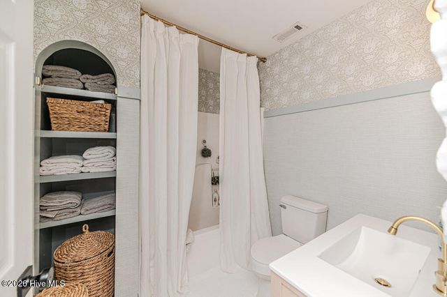 103 Cobblestone Court, West End, NC 27376