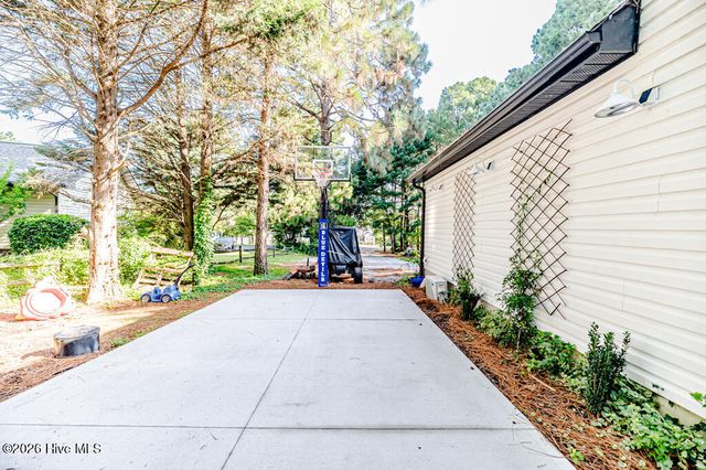 103 Cobblestone Court, West End, NC 27376