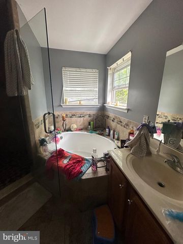 109 HARMONY CIRCLE RD, Sicklerville, NJ 08081