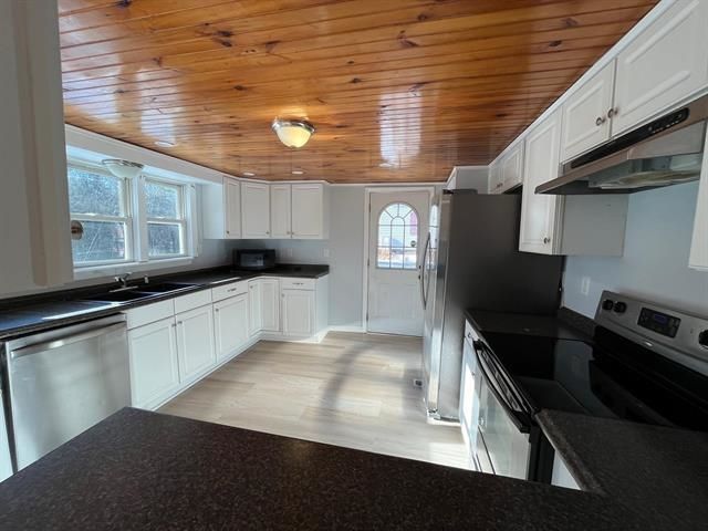 64 Crown Point Road, Rochester, NH 03867