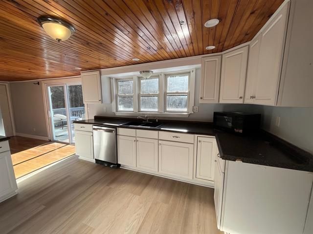 64 Crown Point Road, Rochester, NH 03867