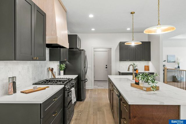 9118 Hillcrest Trail, Lincoln, NE 68520