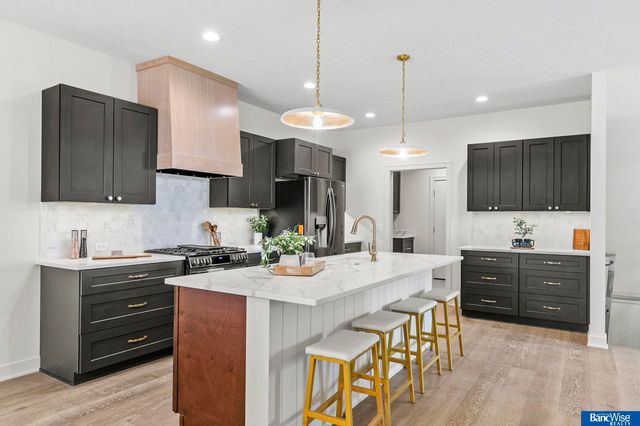 9118 Hillcrest Trail, Lincoln, NE 68520