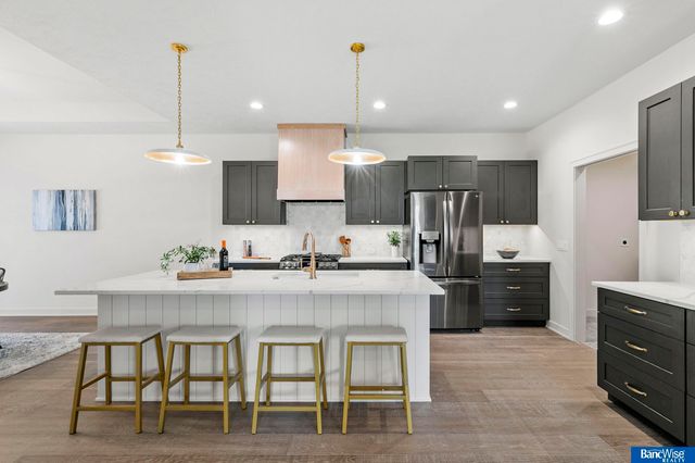 9118 Hillcrest Trail, Lincoln, NE 68520