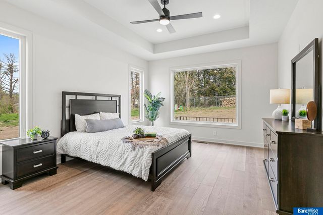 9118 Hillcrest Trail, Lincoln, NE 68520