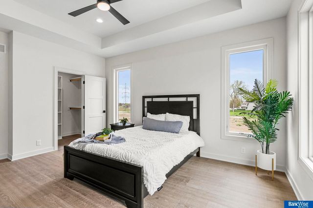 9118 Hillcrest Trail, Lincoln, NE 68520