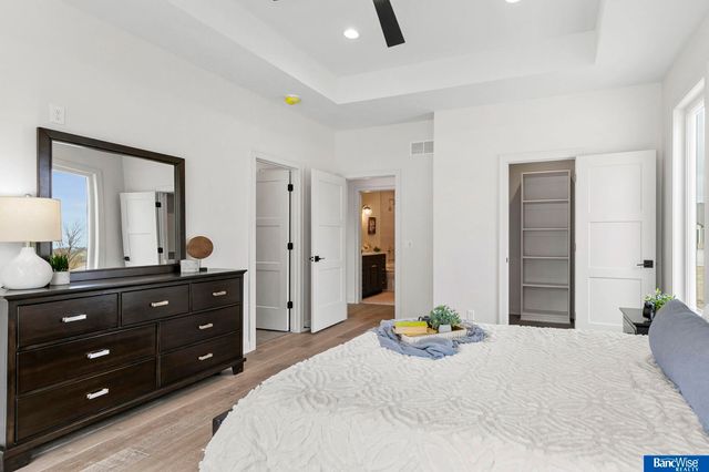 9118 Hillcrest Trail, Lincoln, NE 68520