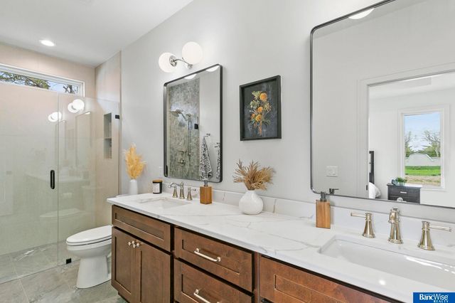 9118 Hillcrest Trail, Lincoln, NE 68520