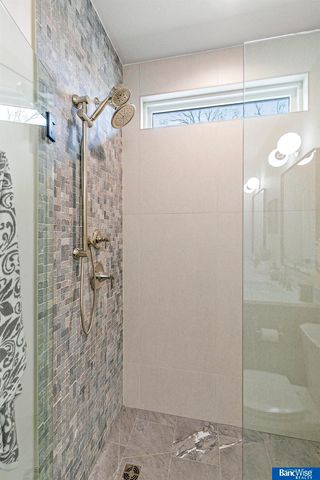 9118 Hillcrest Trail, Lincoln, NE 68520