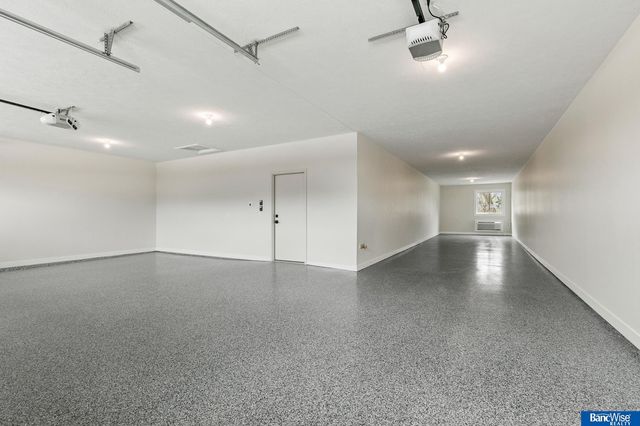 9118 Hillcrest Trail, Lincoln, NE 68520