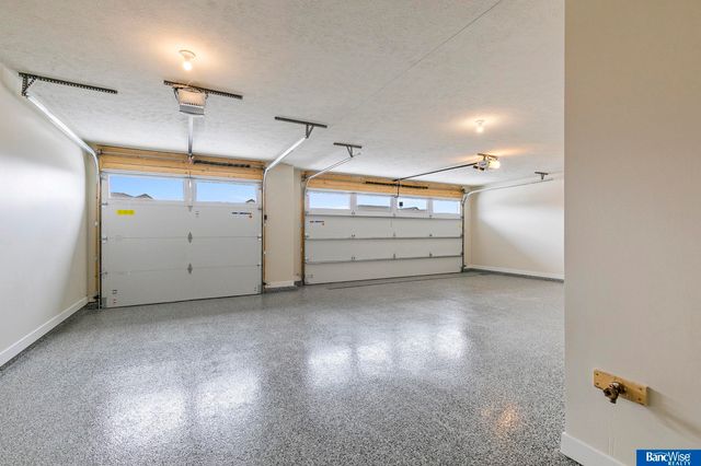 9118 Hillcrest Trail, Lincoln, NE 68520