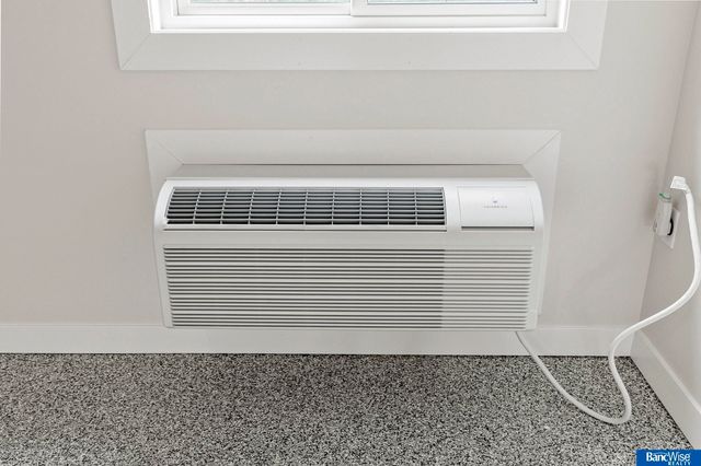 9118 Hillcrest Trail, Lincoln, NE 68520