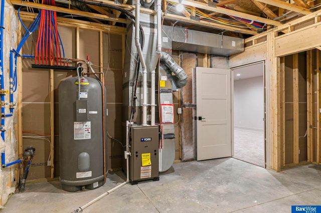 9118 Hillcrest Trail, Lincoln, NE 68520