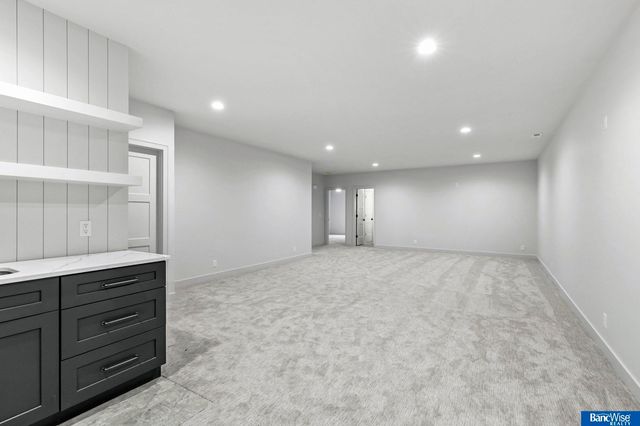 9118 Hillcrest Trail, Lincoln, NE 68520