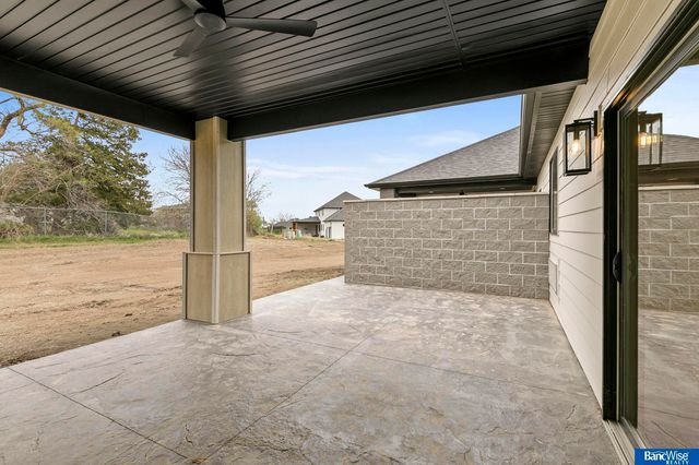 9118 Hillcrest Trail, Lincoln, NE 68520