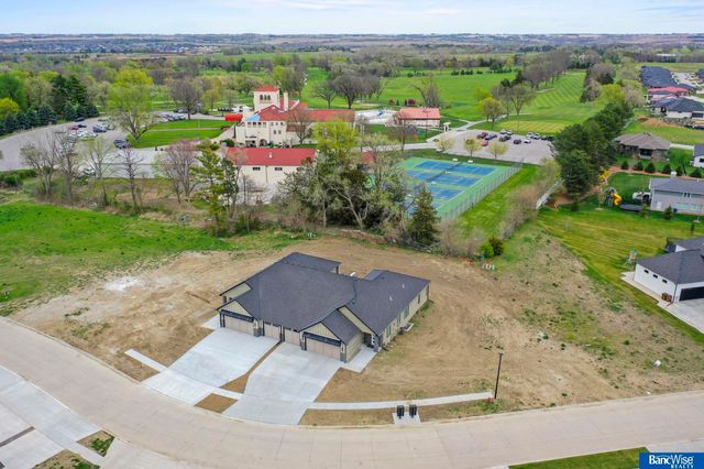 9118 Hillcrest Trail, Lincoln, NE 68520