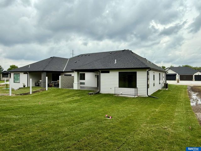 9118 Hillcrest Trail, Lincoln, NE 68520