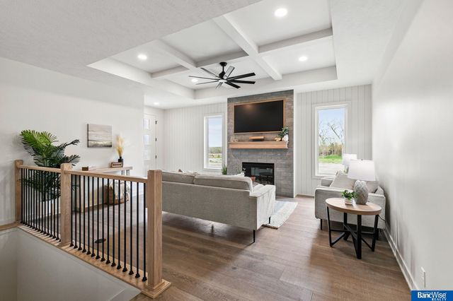 9118 Hillcrest Trail, Lincoln, NE 68520