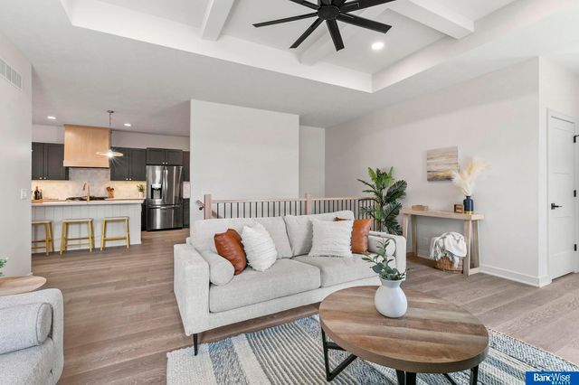 9118 Hillcrest Trail, Lincoln, NE 68520