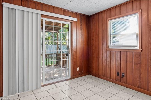 17 Edgewood View Lane, Winston-salem, NC 27127