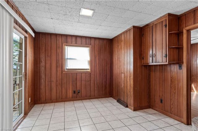 17 Edgewood View Lane, Winston-salem, NC 27127