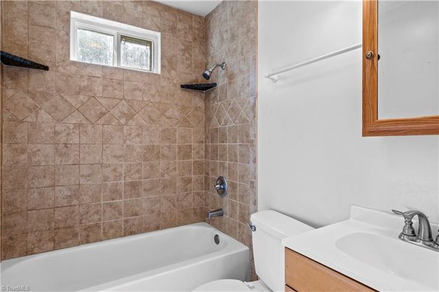 17 Edgewood View Lane, Winston-salem, NC 27127