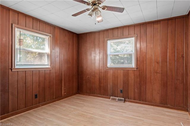 17 Edgewood View Lane, Winston-salem, NC 27127