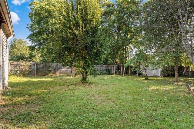 17 Edgewood View Lane, Winston-salem, NC 27127