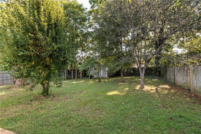17 Edgewood View Lane, Winston-salem, NC 27127