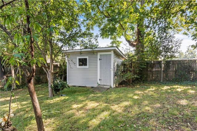 17 Edgewood View Lane, Winston-salem, NC 27127