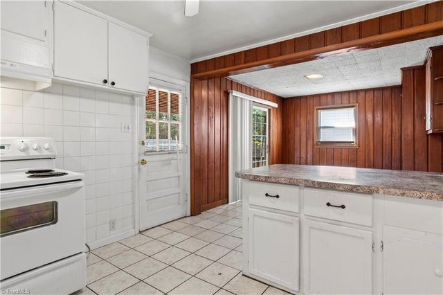 17 Edgewood View Lane, Winston-salem, NC 27127