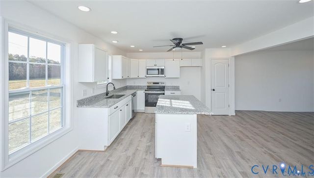 27252 Shannon Mill Dr, Ruther Glen, VA 22546