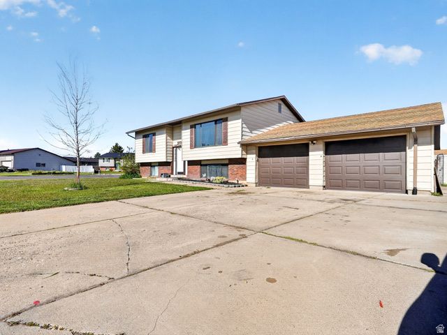 5592 S 3975 W, Roy, UT 84067