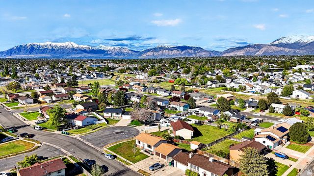 5592 S 3975 W, Roy, UT 84067