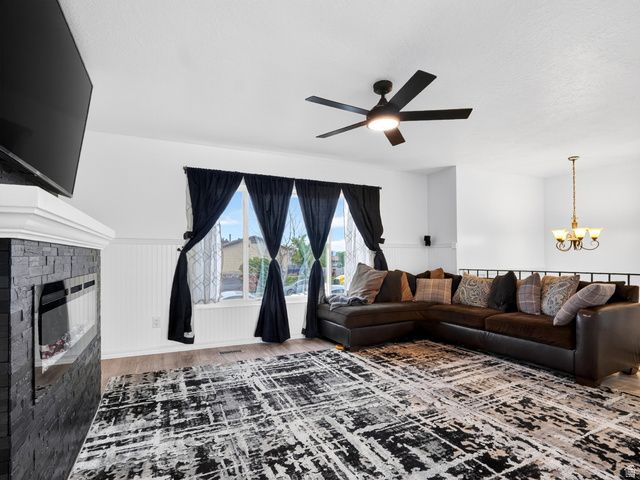 5592 S 3975 W, Roy, UT 84067
