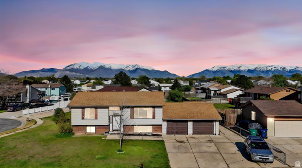 5592 S 3975 W, Roy, UT 84067