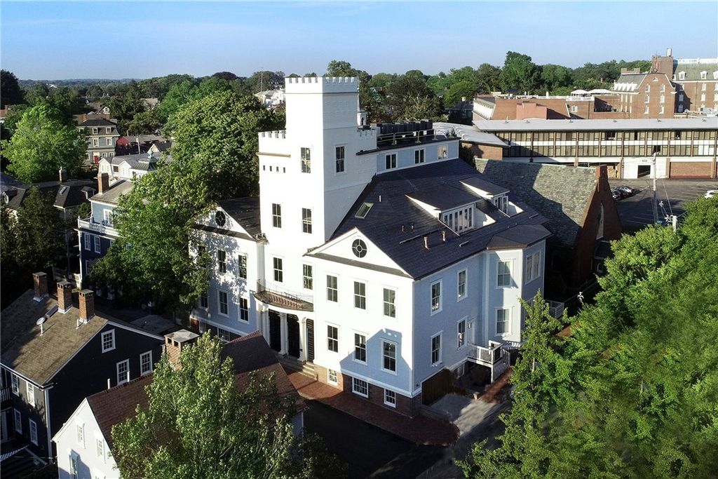 50 School Street 7, Newport, RI 02840