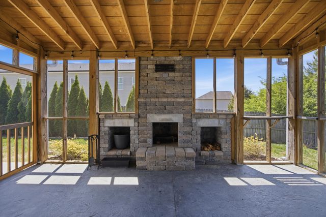 8636 Masons Gate Lane, Chattanooga, TN 37421