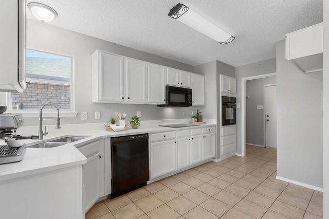 1610 Merritt Drive, Mansfield, TX 76063