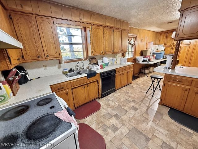 31122 S Cooper Bend West Road, Kinta, OK 74552