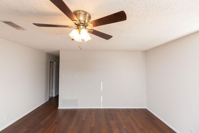 2102 Courtney ST A, Austin, TX 78745