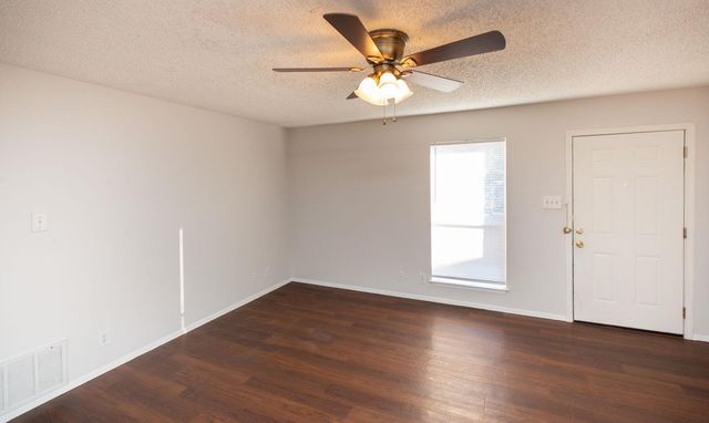 2102 Courtney ST A, Austin, TX 78745